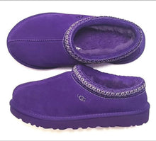 Load image into Gallery viewer, Ugg Slippers
