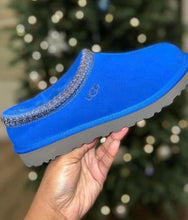 Load image into Gallery viewer, Ugg Slippers
